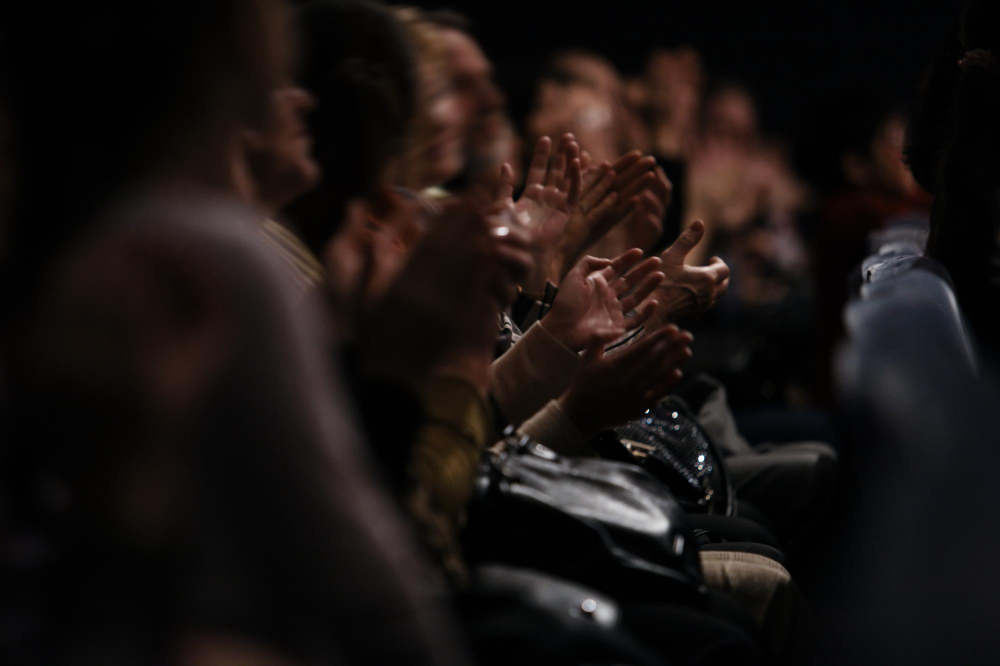 Immagine di spettatori a teatro